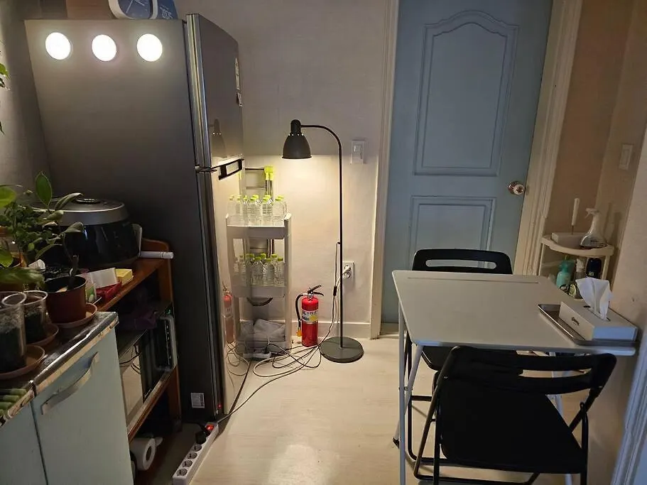 Hongdae, 10Mins To Hapjeong Station, Mangwon Station, 2 Rooms 3 Beds, Max 5Pax Seoel